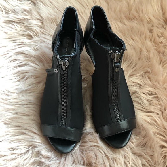 Tahari zip up heels - Picture 3 of 7